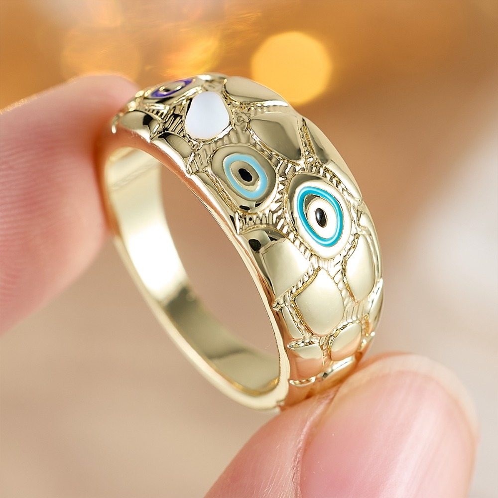 Devil's Eye Wide Ring with Shiny Golden Texture